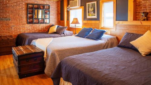 Triple See NY Now Sleeps 41 15 Mins to NYC — 4-Star Luxury Hotel in Union, United States