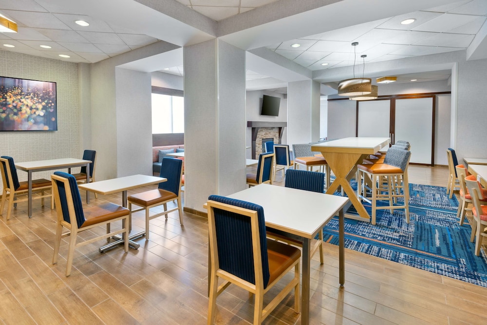 Hampton Inn Charlotte Uptown - photo 32