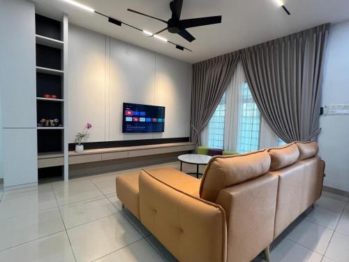 5 min to AeonBig Old Street BP Mall & D Garden Batu Pahat in Batu Pahat, Malaysia