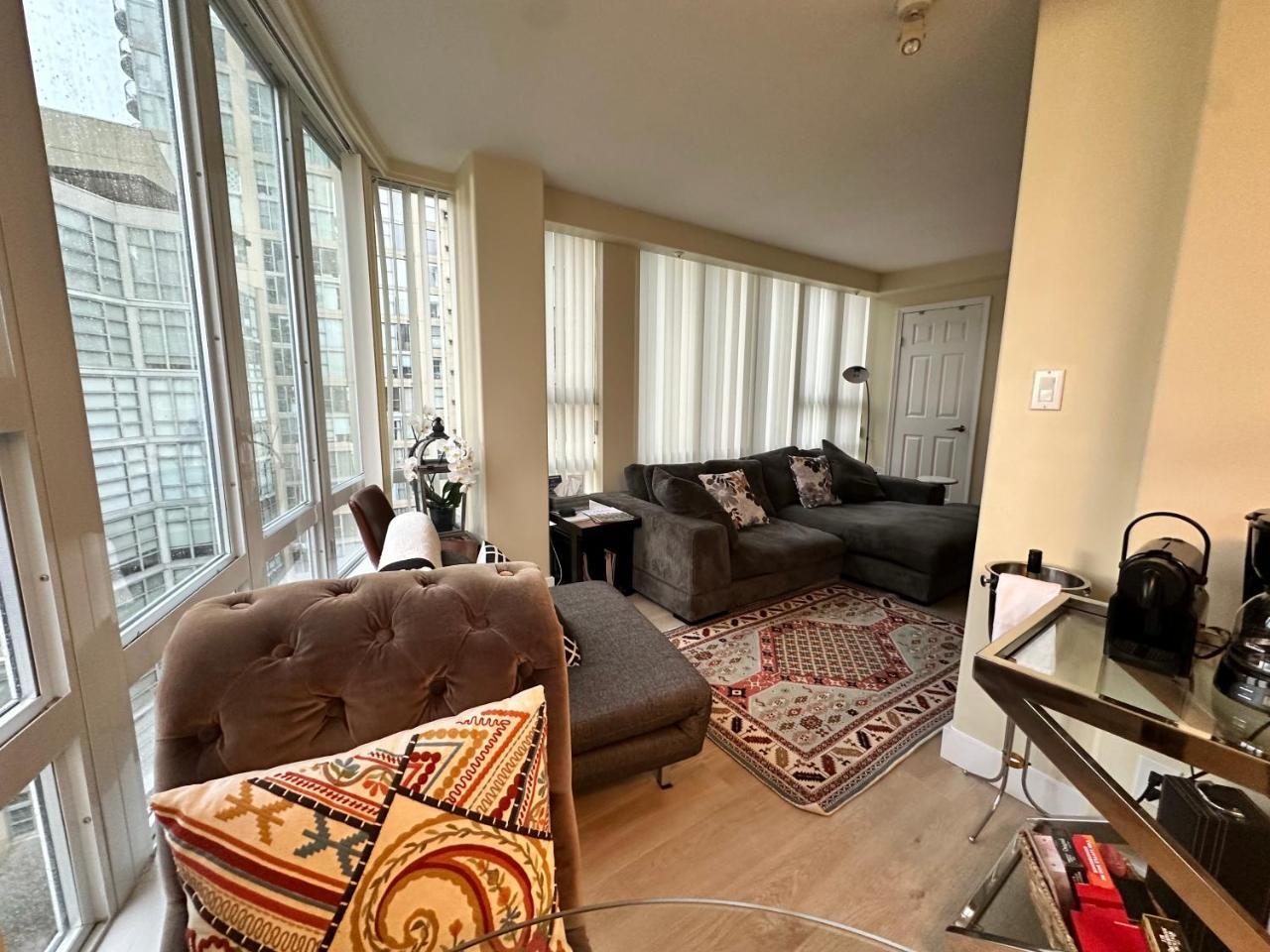Penthouses of Beach Ave — 4-Star Luxury Hotel in Vancouver, Canada