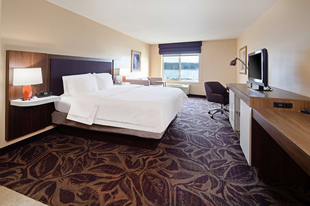 Hampton Inn & Suites Bremerton - photo 10