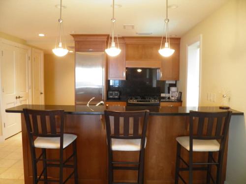 Gorgeous Suite on East Grand Traverse Bay — 4-Star Luxury Hotel in Traverse City, United States