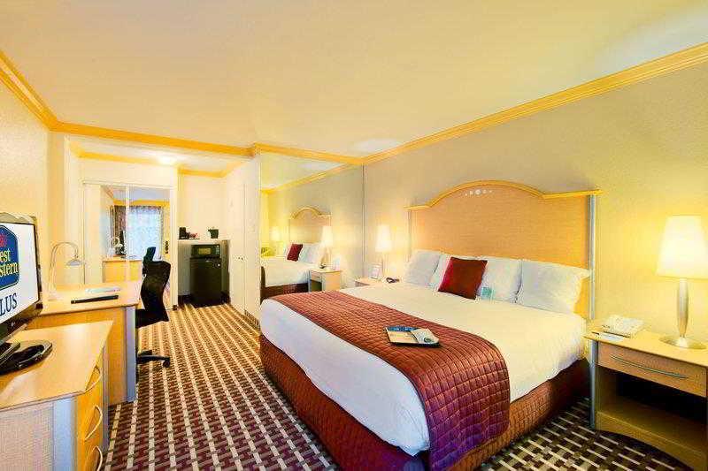 Ramada By Wyndham Fort Lauderdale Oakland Park - photo 8