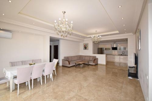 Teryan street 3 bedrooms Luxury apartment TT777 — 4-Star Luxury Hotel in Yerevan, Armenia