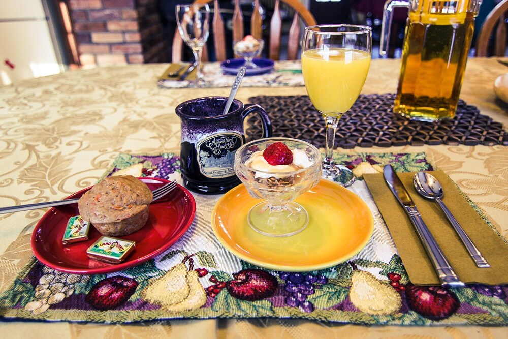 Admiral Peary Inn Bed & Breakfast - photo 38