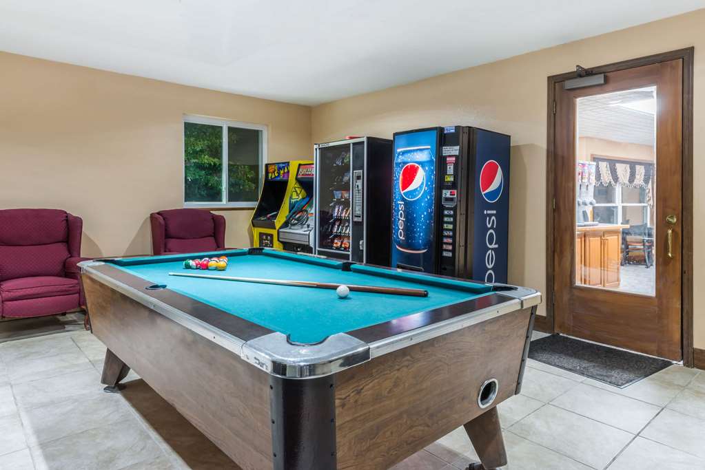 Super 8 by Wyndham Higginsville - photo 17