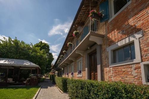 La Madernassa Resort Casalora Dimora Storica di Charme — hotel in Guarene