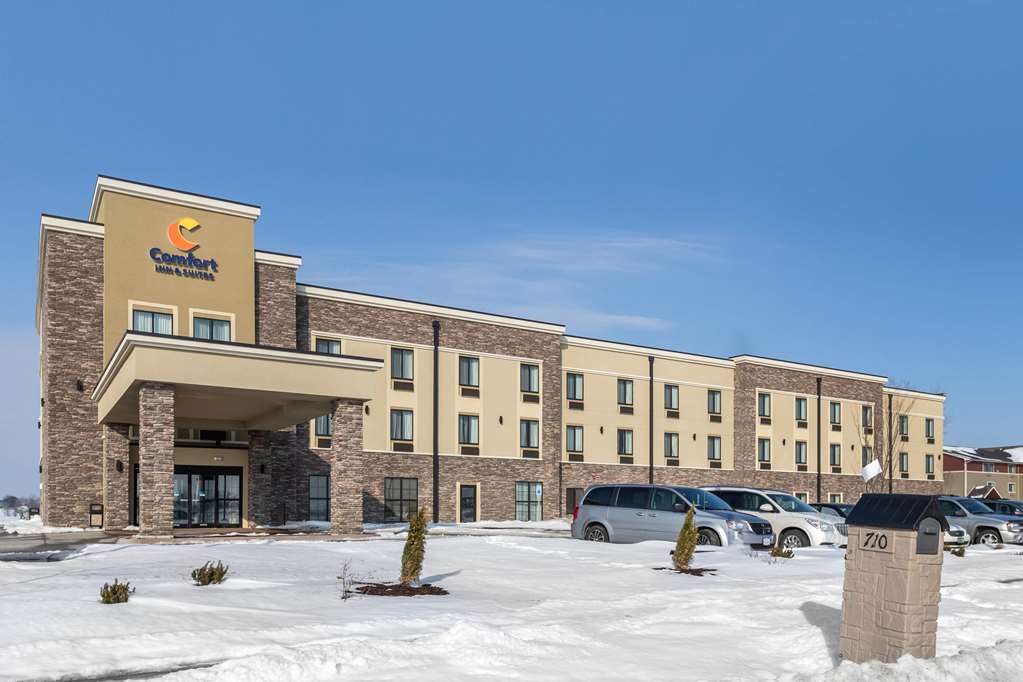 Comfort Inn & Suites Cedar Rapids CID Eastern Iowa Airport - photo 3