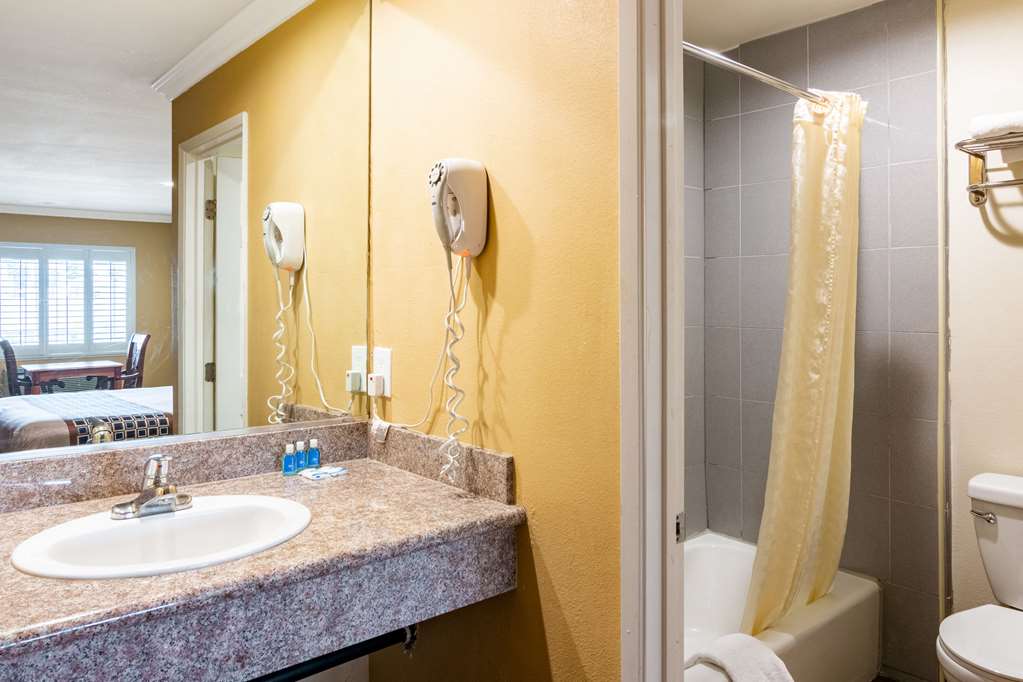 Rodeway Inn Artesia Cerritos - photo 24