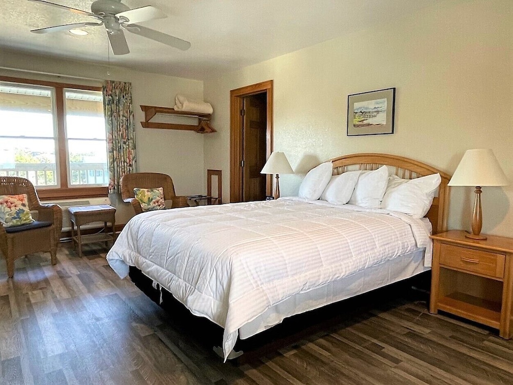 Pony Island Inn - photo 25