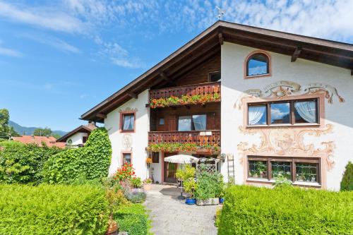 Gästehaus Eder Oberammergau — 5-Star Luxury Hotel in Oberammergau, Germany