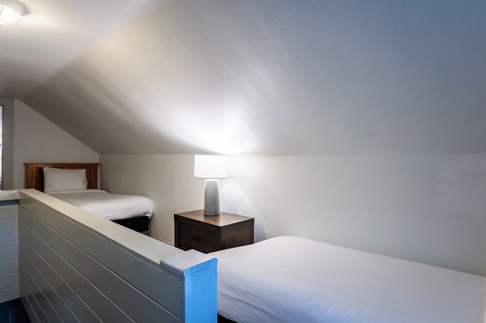 Inn at Haystack Rock - photo 12