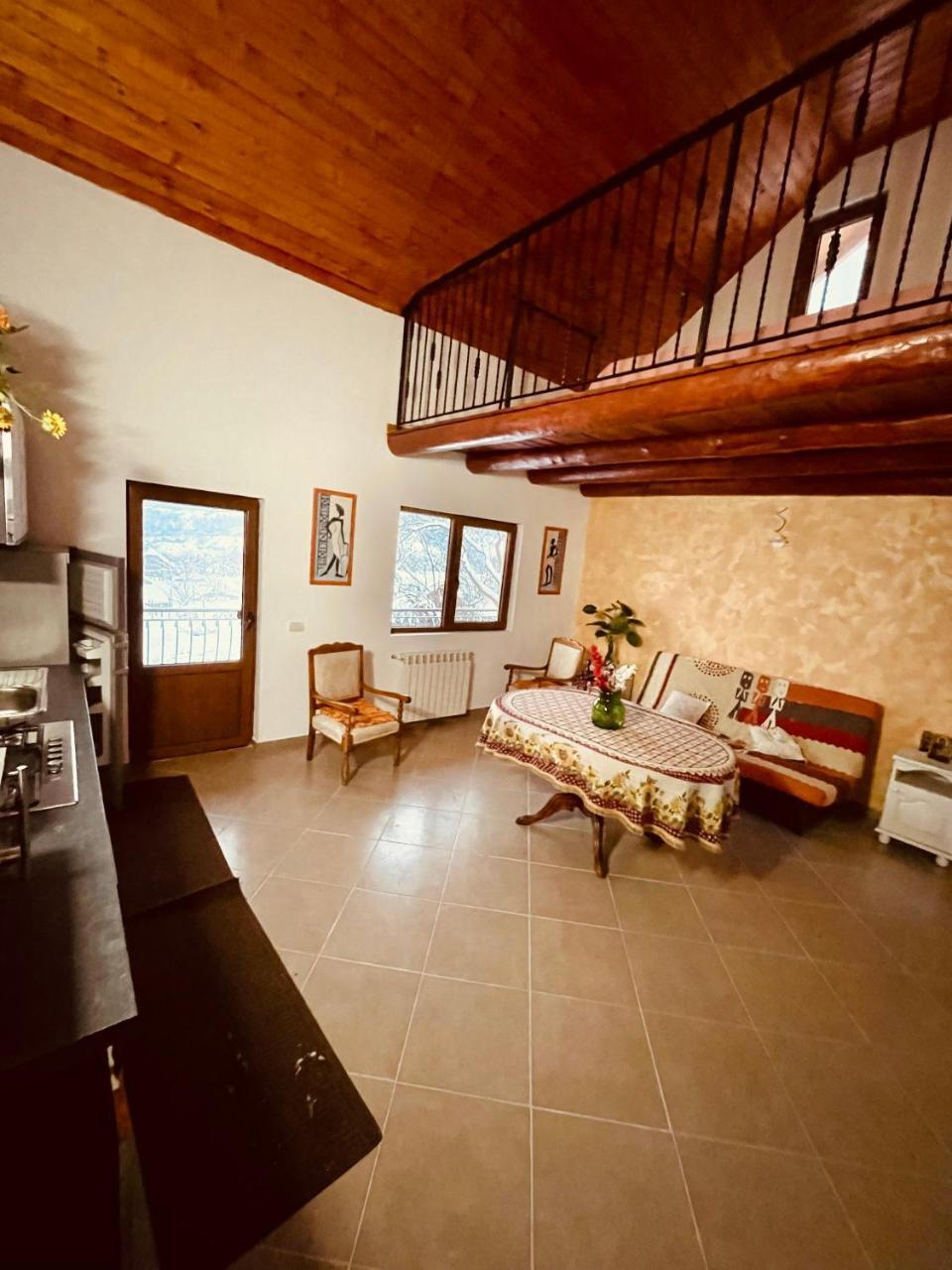 Casuta Din Livezi in Suceava, Romania