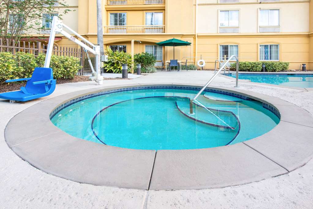 La Quinta Inn & Suites by Wyndham Tampa Brandon Regency Park - photo 8