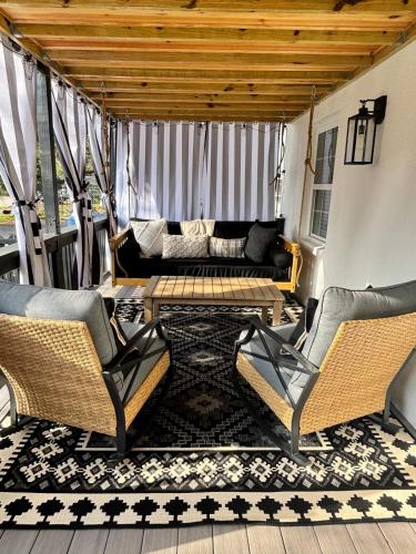 Saltwater Spa and Walk to Best Eats and Shops in Fort Myers, United States