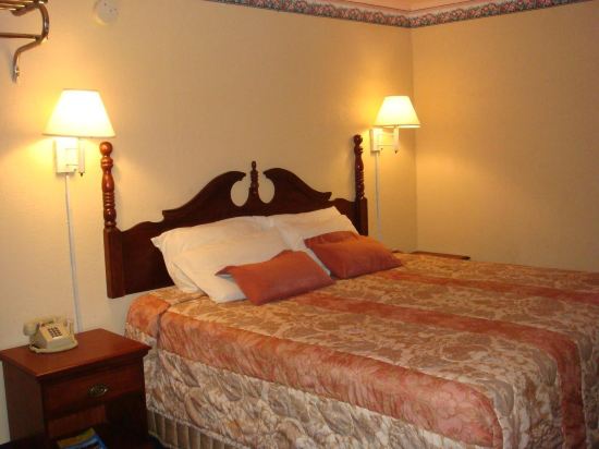 Garden Inn Motel - photo 2