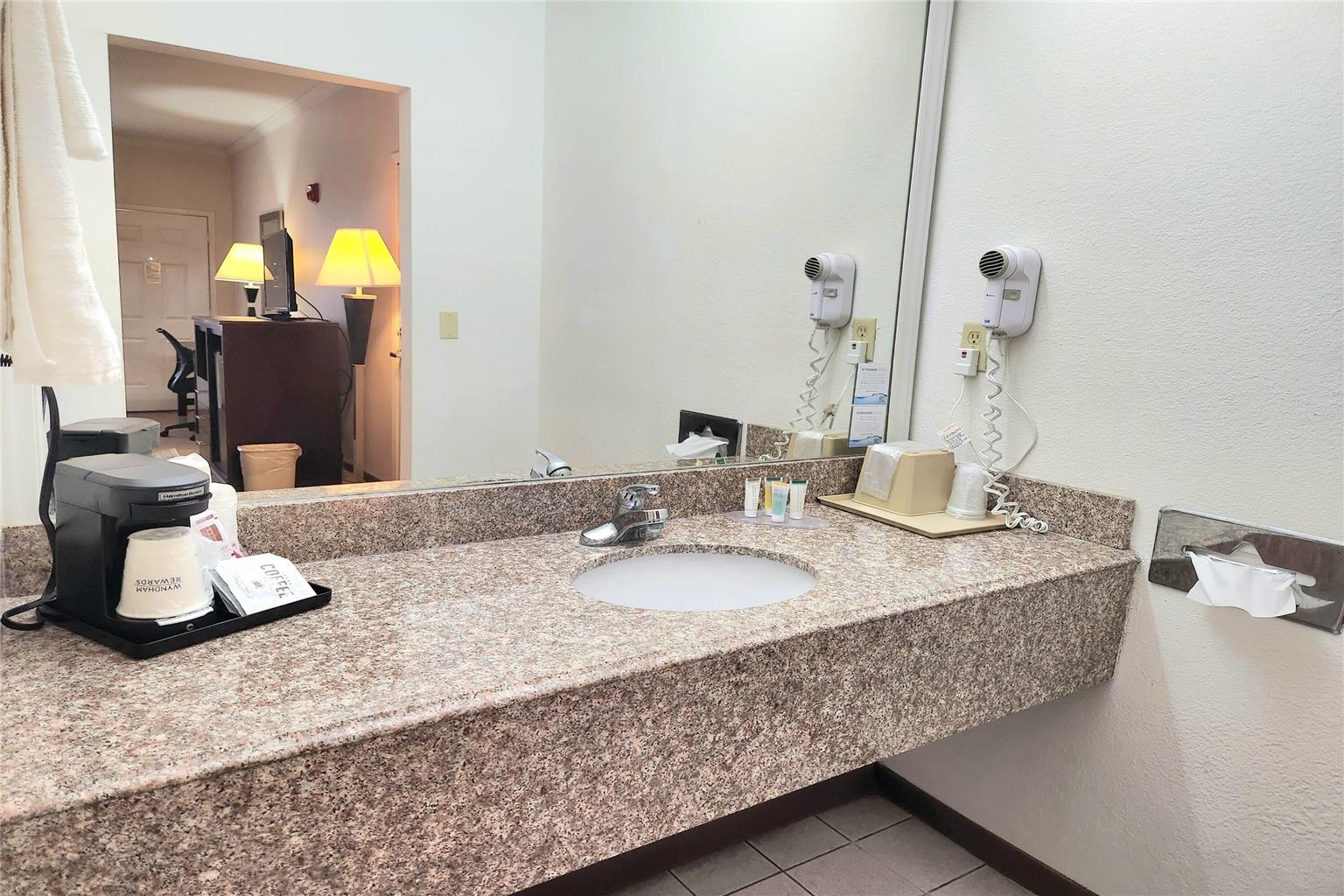 Days Inn by Wyndham Navasota - photo 29