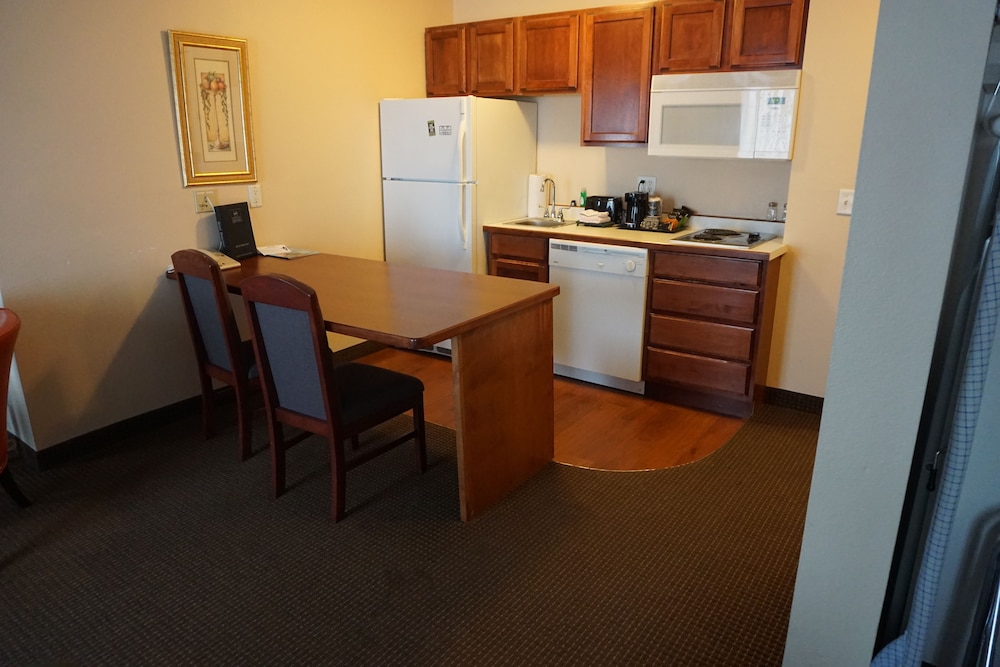 River Hills Hotel - photo 18