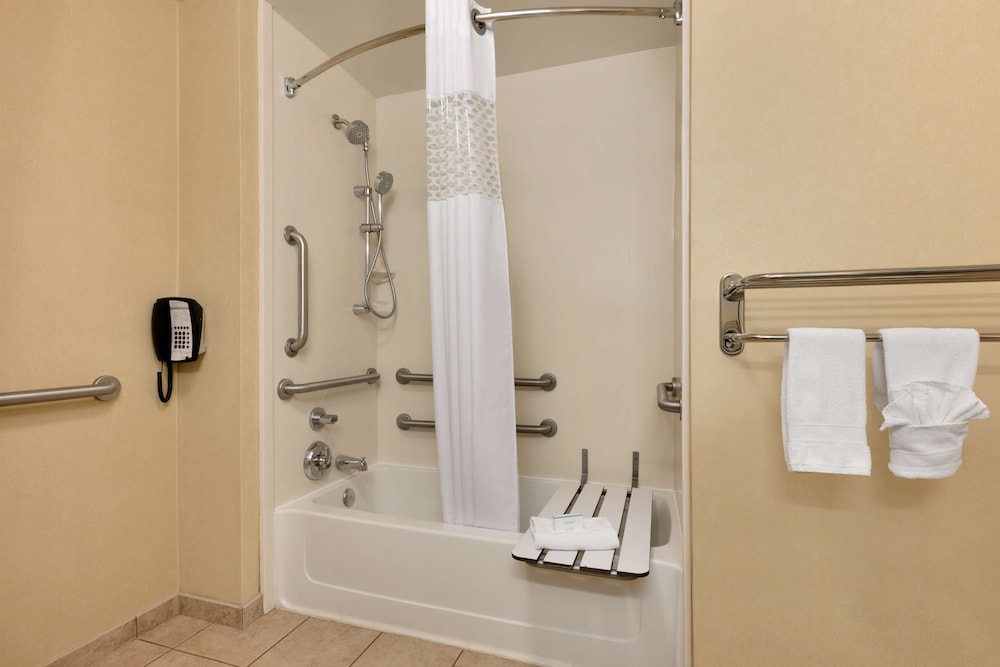Hampton Inn & Suites Mahwah - photo 19