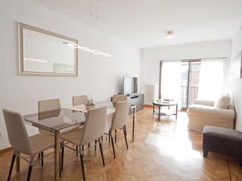 Piso Parking En El Madrid Mas Castizo — 4-Star Luxury Hotel in Madrid, Spain
