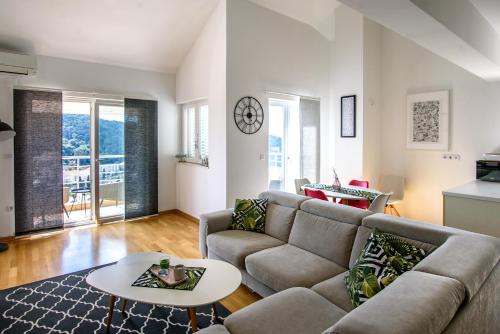 Summer Night Apartment By Duhomes