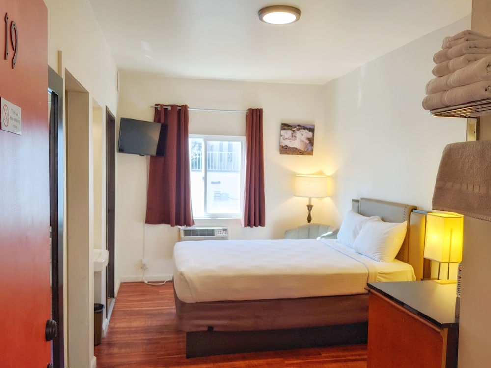 Anchor Pointe Inn - photo 27