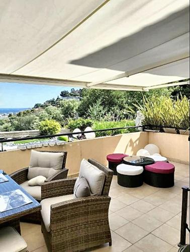 Appartement Charmant a Mandelieu La Napoule 50 M Avec Piscine — 4-Star Luxury Hotel in Mandelieu-La-Napoule, France