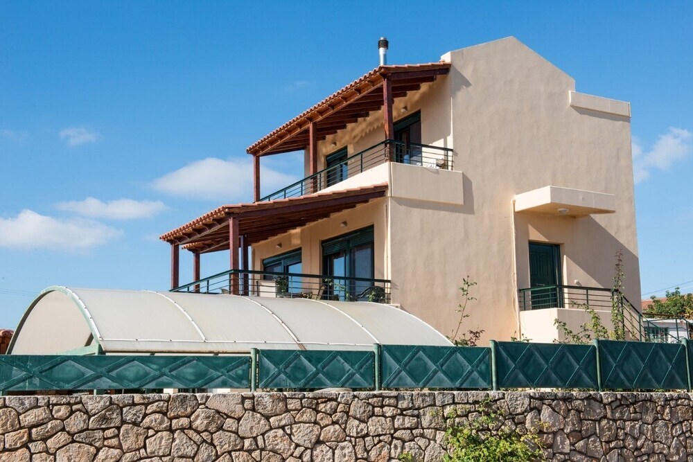 Villa Dafni — 4-Star Luxury Hotel in Chania, Greece
