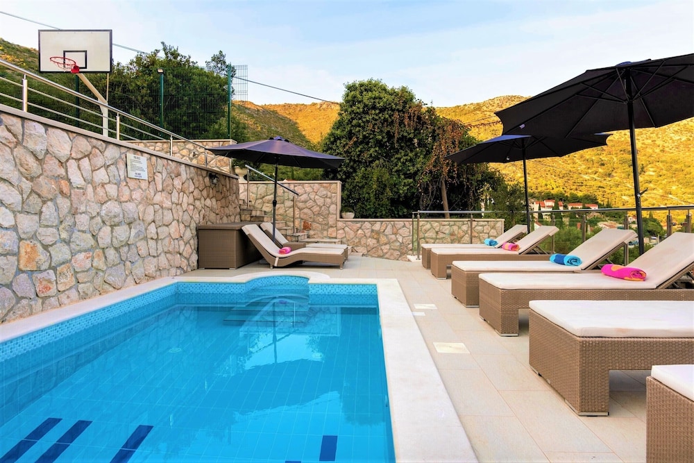 Holiday Home with Private heated Pool Sea view & Basketball Court — 4-Star Luxury Hotel in Dubrovnik, Croatia