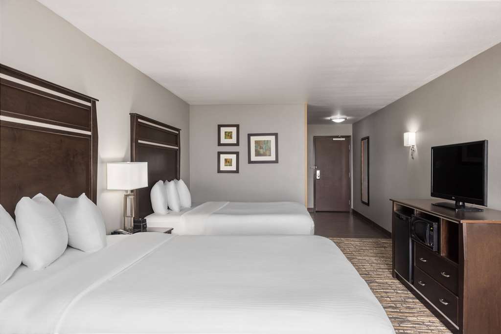 La Quinta Inn & Suites by Wyndham Sioux Falls - photo 30