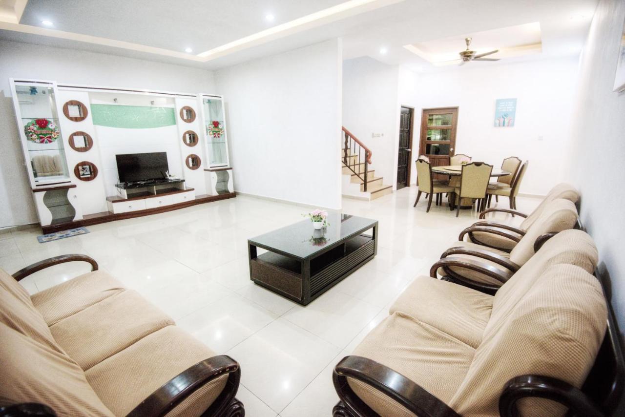 Homestay Miri Four Bedroom 17pax — 4-Star Luxury Hotel in Miri, Malaysia