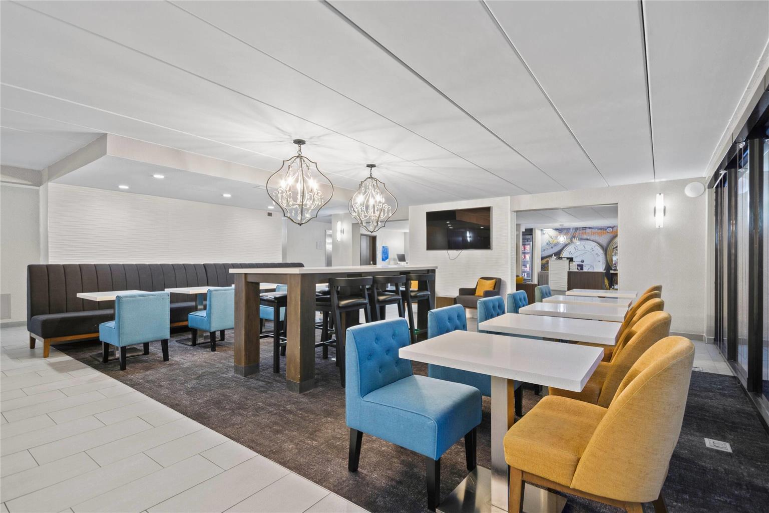 La Quinta Inn & Suites by Wyndham Sturbridge - photo 18