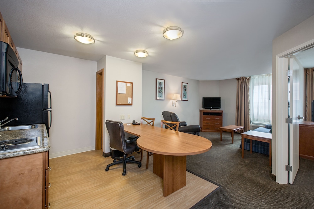 Candlewood Suites Perrysburg by IHG - photo 8