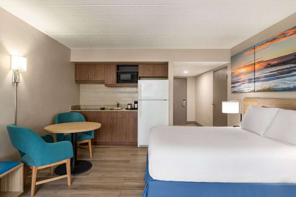 Days Inn by Wyndham Cocoa Beach Port Canaveral - photo 10