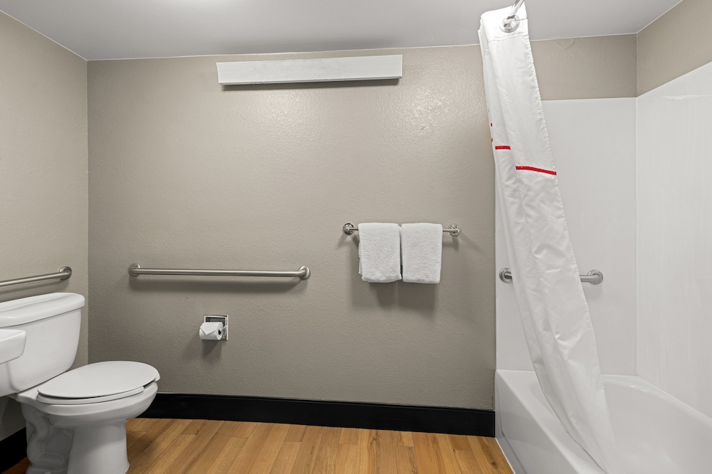 Red Roof Inn Salem - photo 25