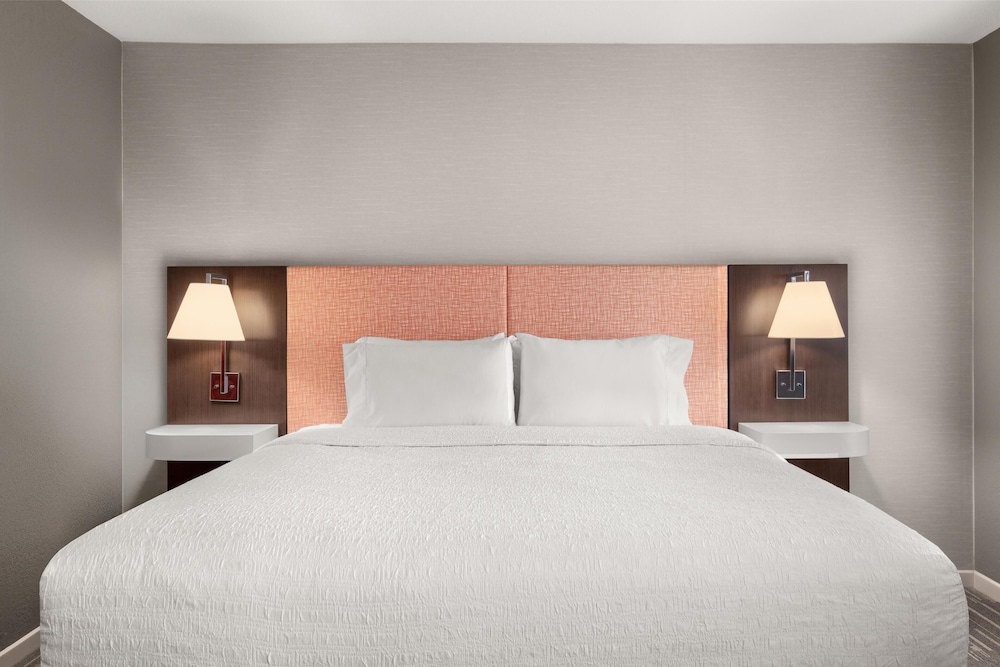 Hampton Inn & Suites Fresno - photo 12