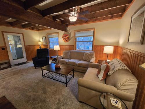 Saltbox — Thompsonville — photo 4