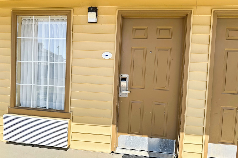 Bonita Lakes Inn by Capital O Meridian I20 - photo 16