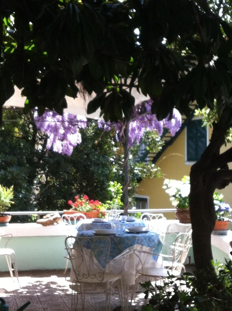 Hotel Pensione Moderna — Bonassola