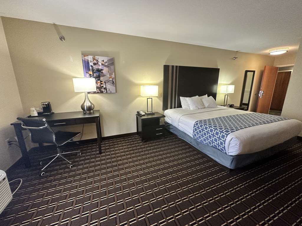 Best Western Plus Bass Hotel & Suites - photo 14
