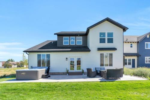 Dream Bear Lake Getaway w Hot Tub & Yard in Garden City, United States