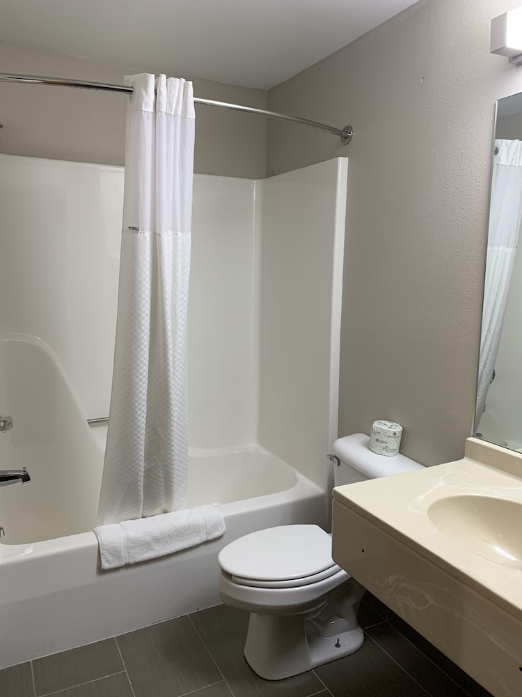 Microtel Inn & Suites by Wyndham Fond Du Lac - photo 13
