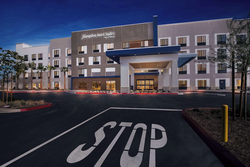 Hampton Inn & Suites by Hilton Corona - photo 50