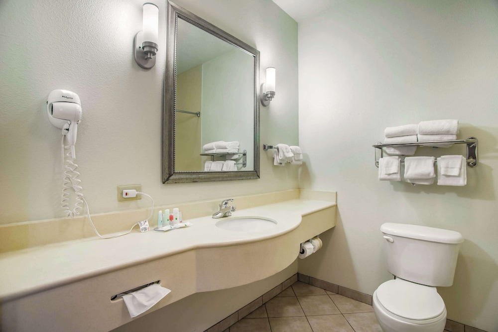 Quality Inn Parsons North - photo 26