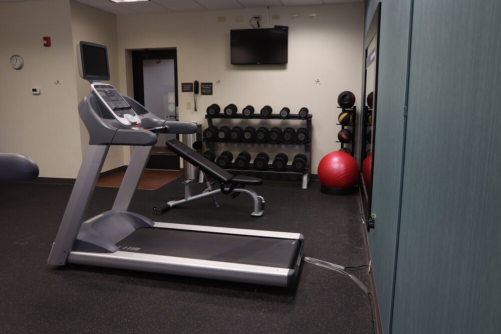 Hampton Inn Fayetteville - photo 43