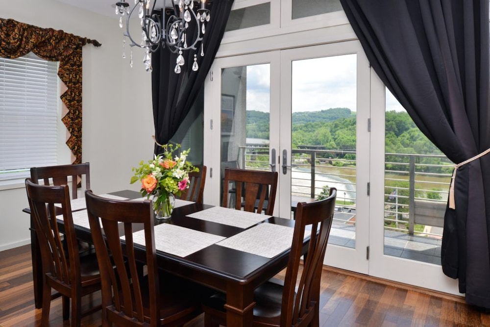 Grand Eastonian Hotel & Suites - photo 34