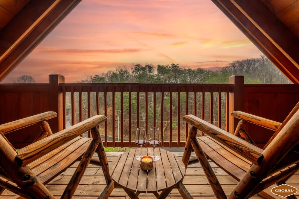 Rustic Mountain Retreat by Ghosal Luxury Lodging - photo 21