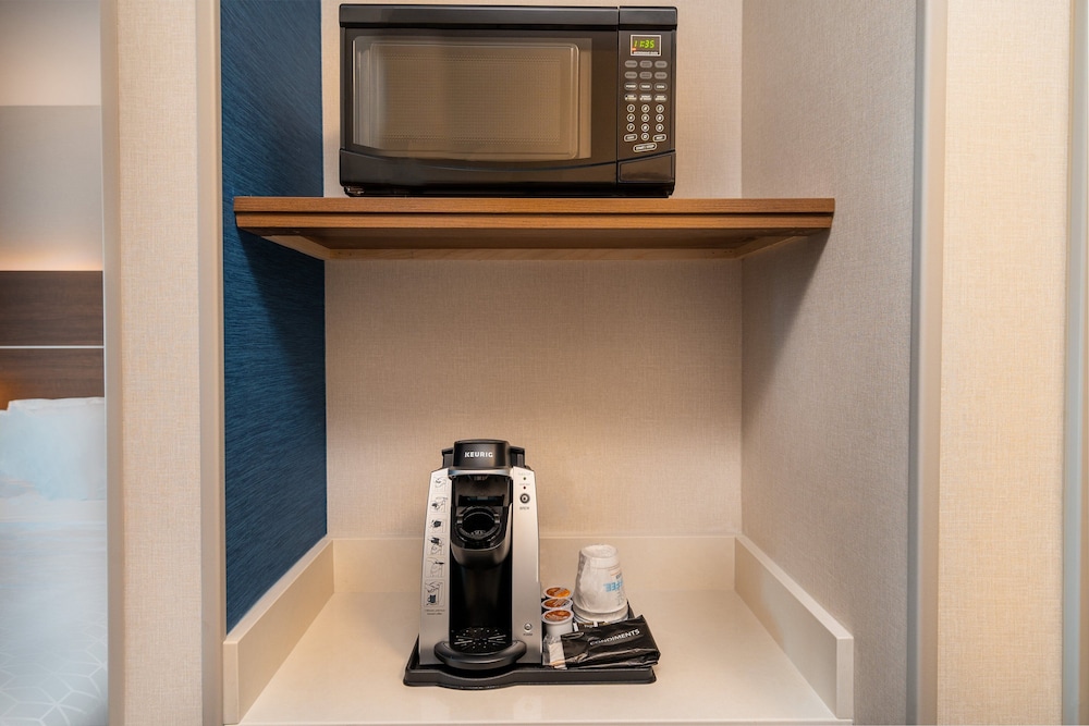 Holiday Inn Express & Suites Las Vegas E Tropicana by IHG - photo 4