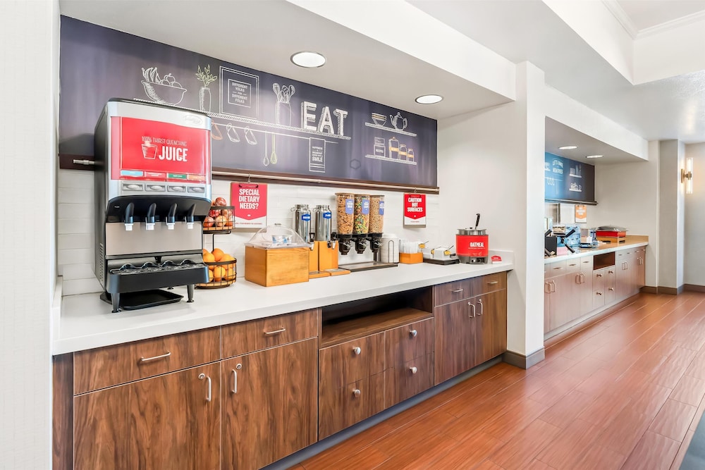 Hampton Inn & Suites Lathrop - photo 49