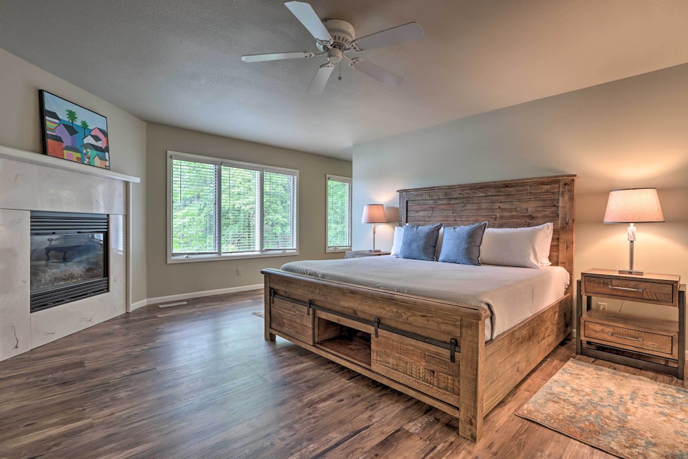 Lakefront Haven Family Friendly Sunrise Beach Gem — Osage Beach